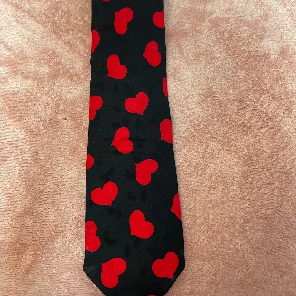 Addiction Tie with Red Heart Pattern on Black